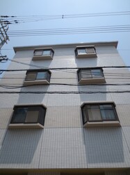 マンション忍の物件外観写真